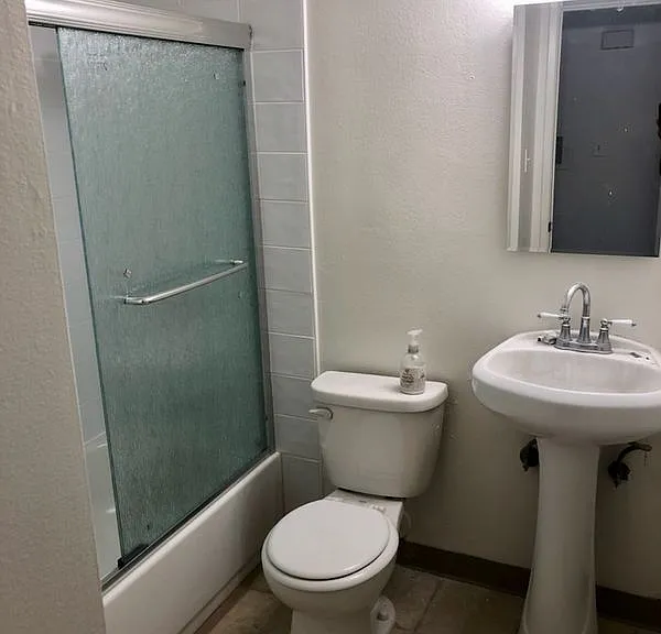 1825 W Maple Ave — Photo 4