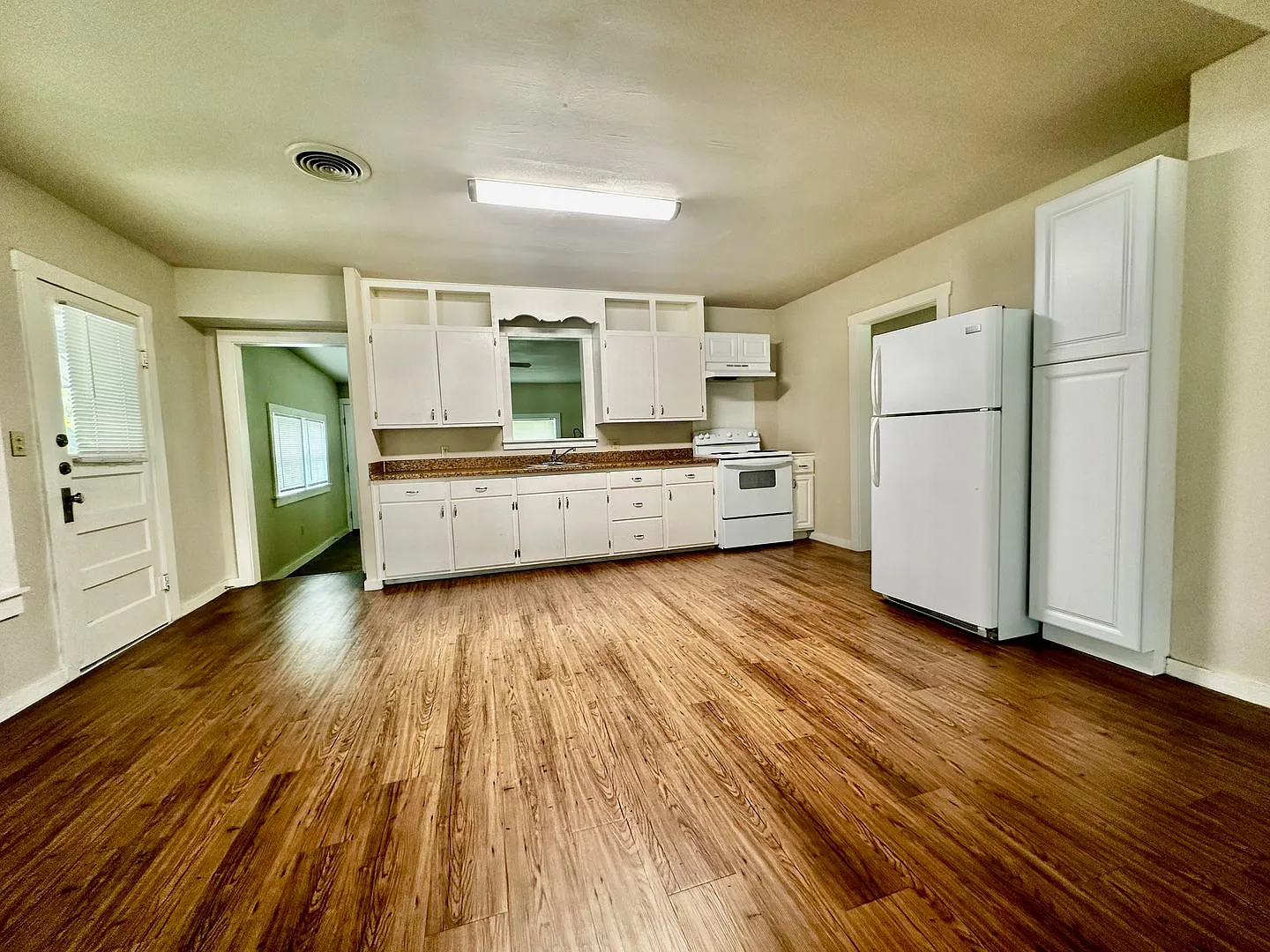 3/1 with Spacious Yard — Photo 3