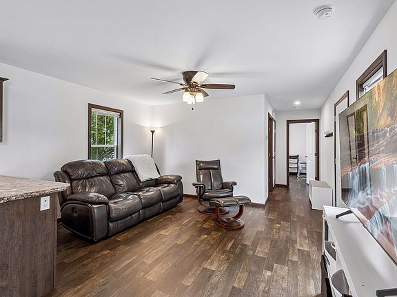4th image of 1291 Piper Dr W