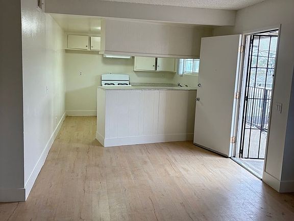 3rd image of 725 Shalimar Dr APT C