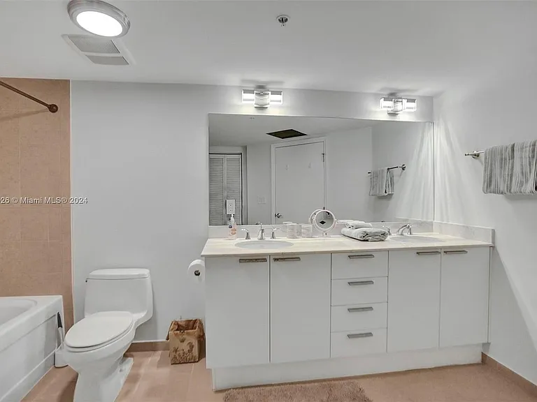 16699 Collins Ave #3105 — Photo 31