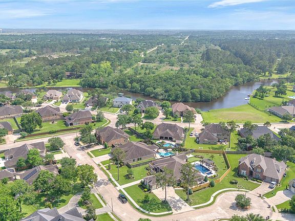 4th image of 403 Old Orchard Way