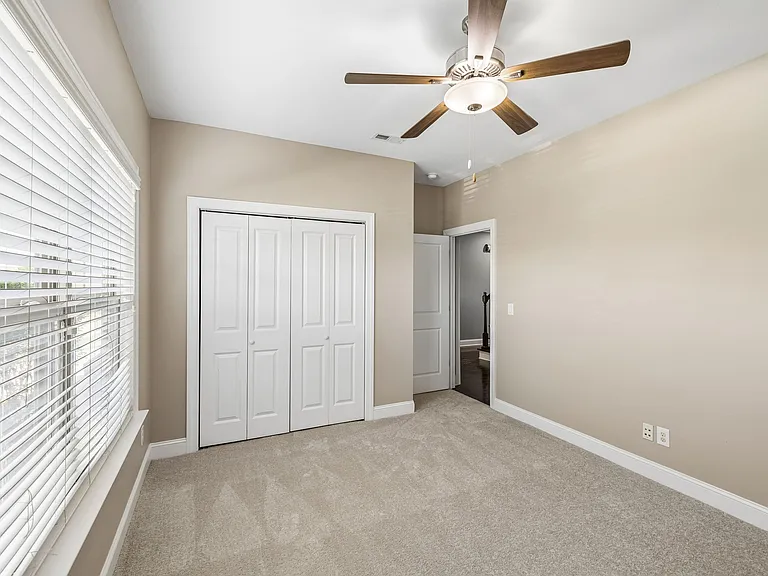 5425 Bungalow Cir — Photo 8