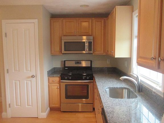 3rd image of 395 Lee Burbank Hwy APT 13
