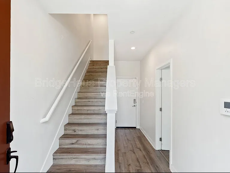 721 Shoreline Rd — Photo 7