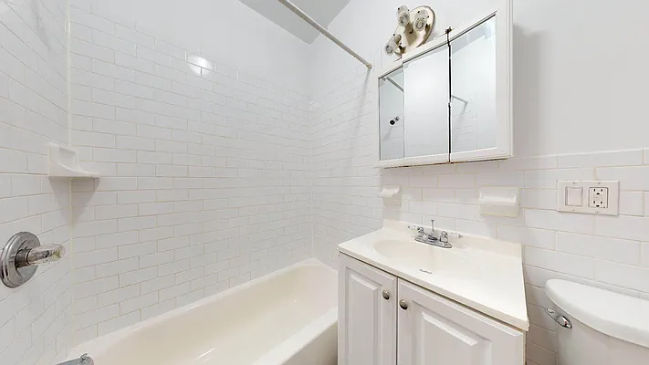 Rented by Bond New York | media 17