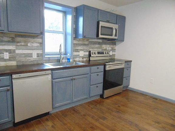 3rd image of 12 Burnett St