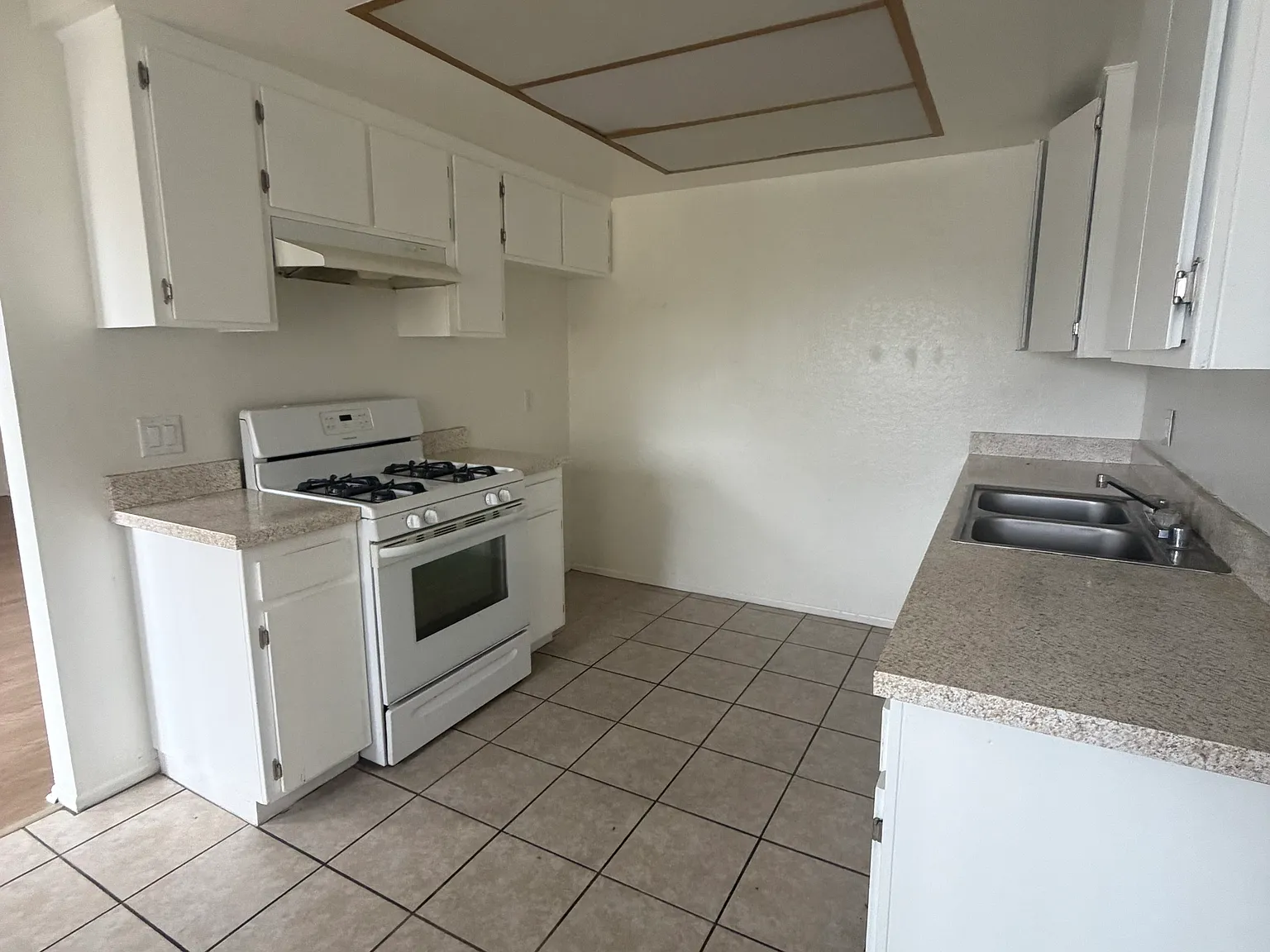 2 bed, $2,450 — Photo 1
