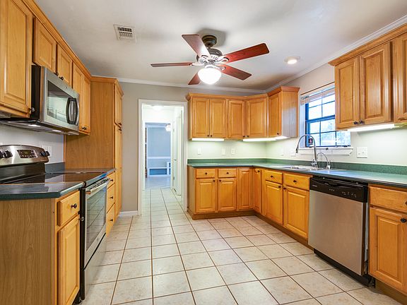 3rd image of 3604 Deer Hill Trl
