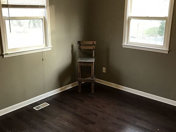5th image of 154 W Deen Ave