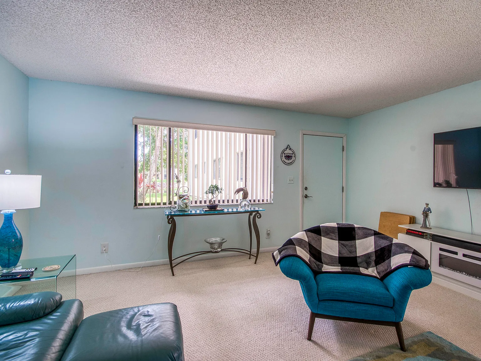 2 bed, 2.0 bath, 900 sqft, $2,300 — Photo 2