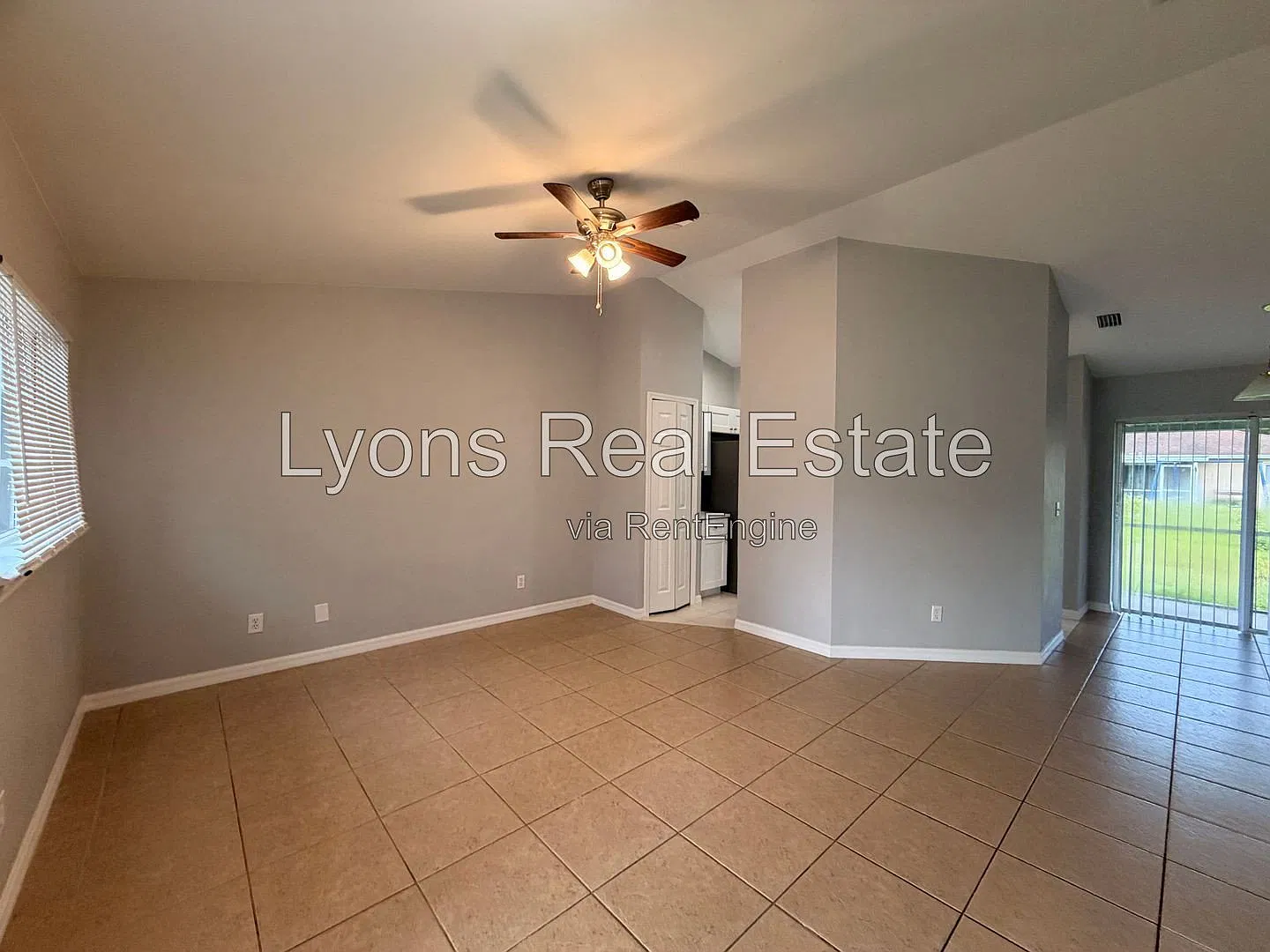 2 bed, 2.0 bath, 1109 sqft, $1,195 — Photo 4