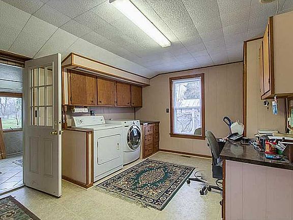 4th image of 301 W Baird St