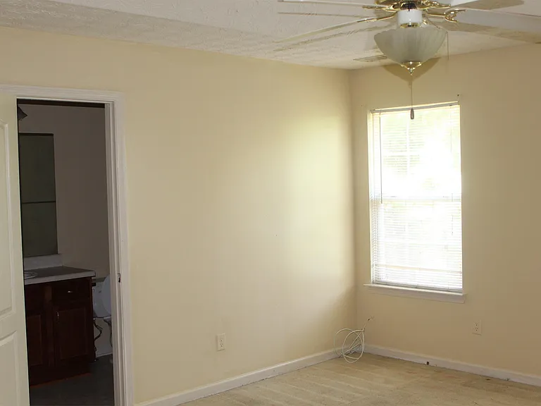 672 Georgetown Ct — Photo 16