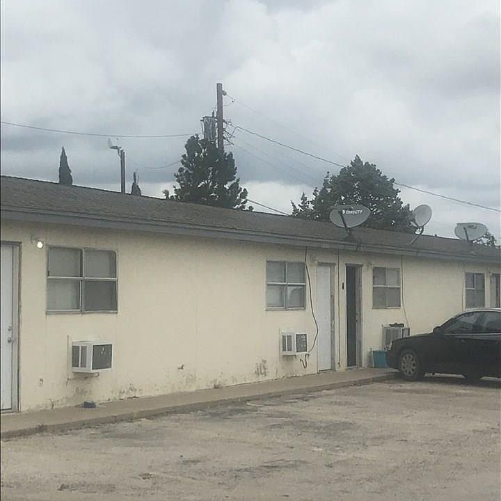 2nd image of 212 E Saint Anne Pl