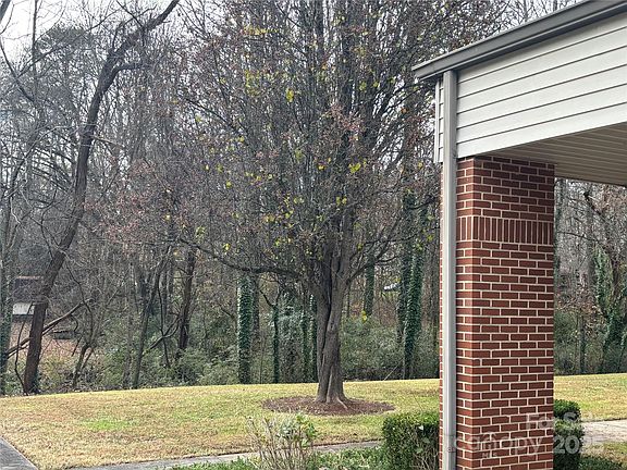 4th image of 401 Woodhaven Dr