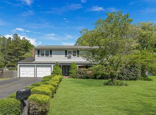 19 Gary St, Port Jefferson Station, NY 11776