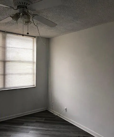 151 SE 6th Ave #12 — Photo 8