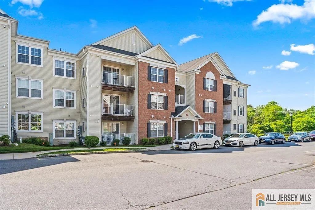 2 bed, 2.0 bath, 1181 sqft, $2,450 — Photo 1