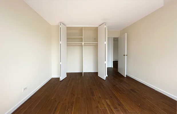 Rented by Coldwell Banker Warburg | media 6