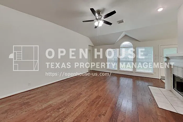 4 bed, 2.0 bath, 2110 sqft, $2,350 — Photo 3