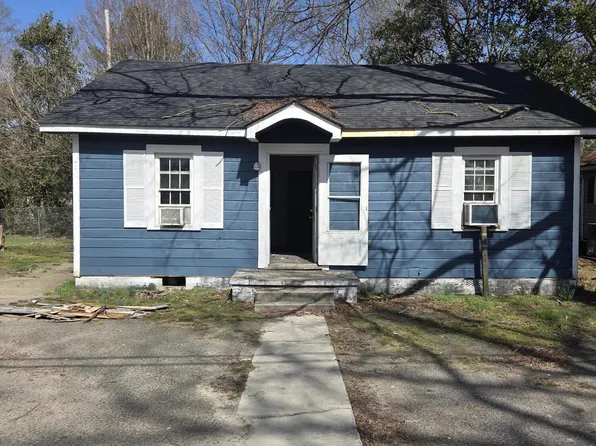 207 E Maple St, Mount Olive, NC 28365