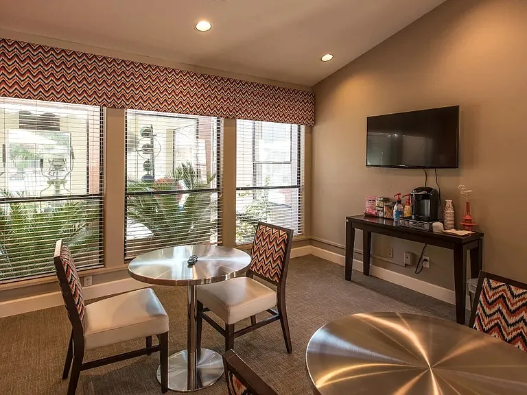 Scottsdale Highlands Apartments — Photo 9