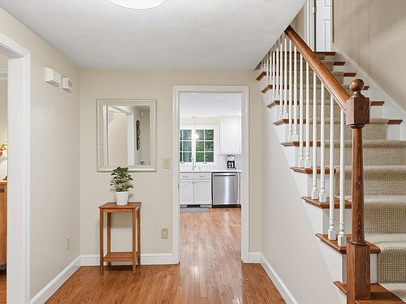 3rd image of 11 Perley Ln