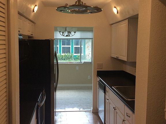 4th image of 2567 Conway Blvd