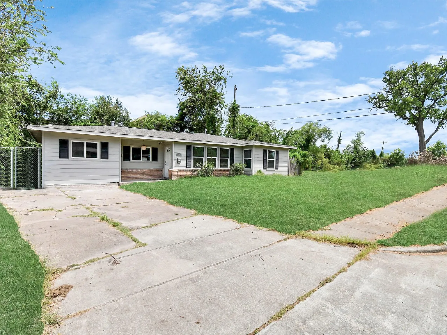 5 bed, 2.0 bath, 1900 sqft, $2,200 — Photo 4