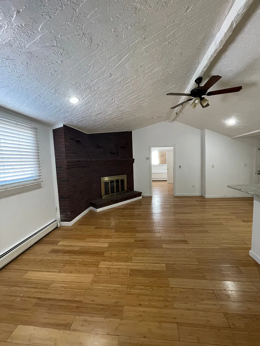 Building Photo - 241 Maverick St #4