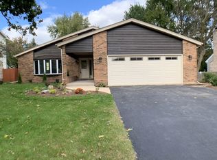 2137 Williamsburg Ave, Geneva, IL 60134