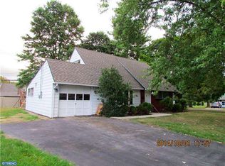 4 Trellis Rd, Levittown, PA 19056