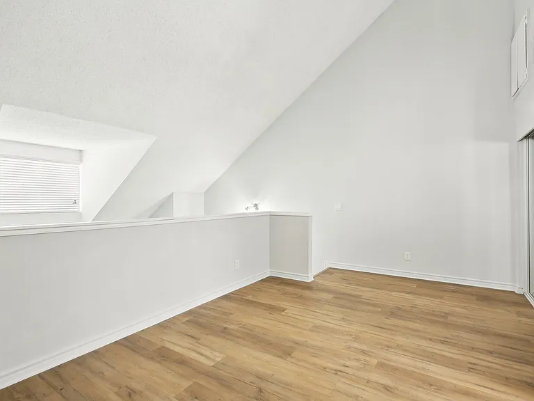 Olive Street Apartments — Photo 6