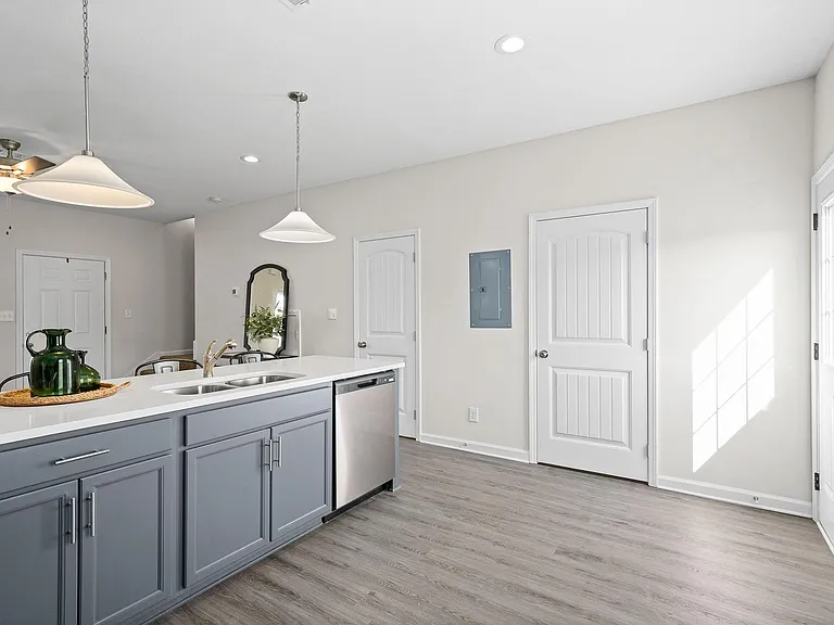 401 Victory Rd — Photo 18
