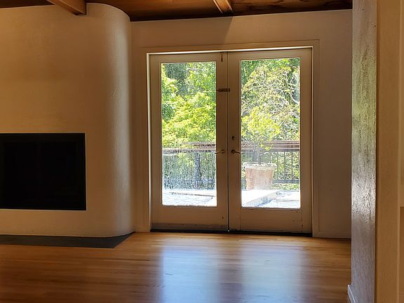 3rd image of 266 Oakdale Ave