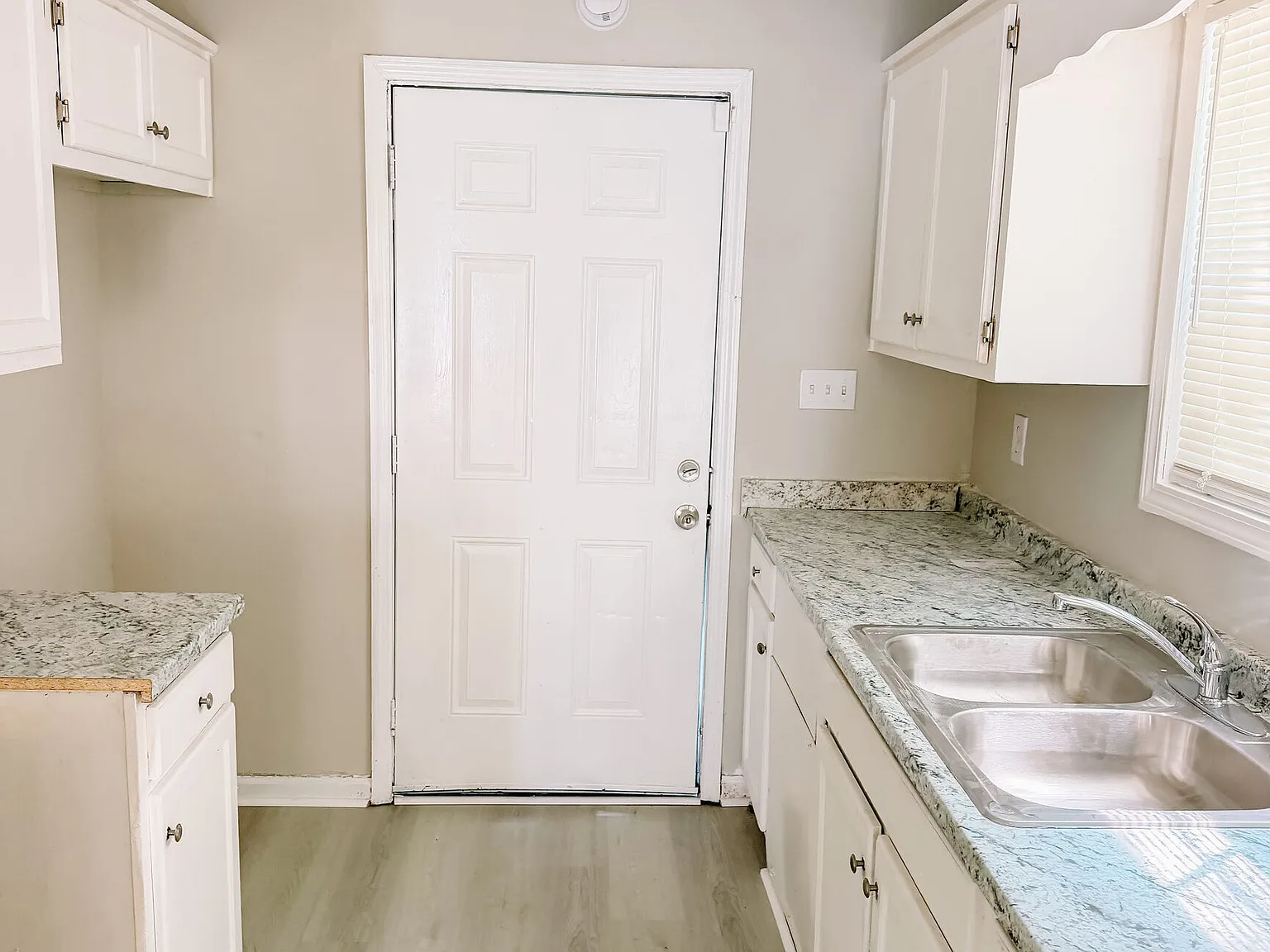 3 bed, 2.0 bath, 1152 sqft, $1,349 — Photo 3