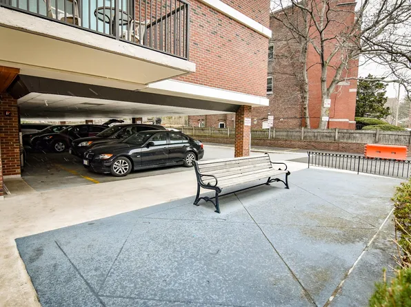 80 Pleasant St, 80 Pleasant St #2B-2Ba, Brookline, MA 02446