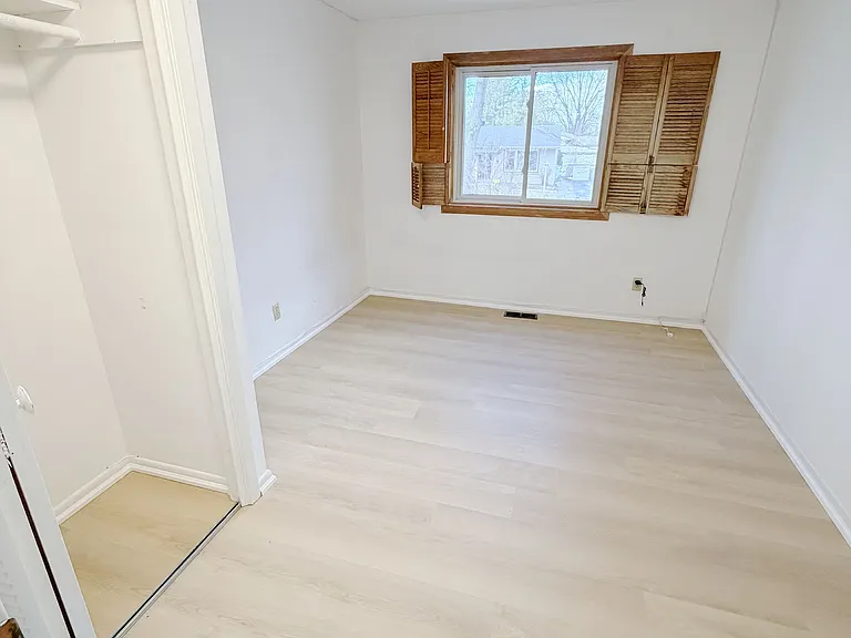 711 Algoma Ave #UPPER LEVEL — Photo 12