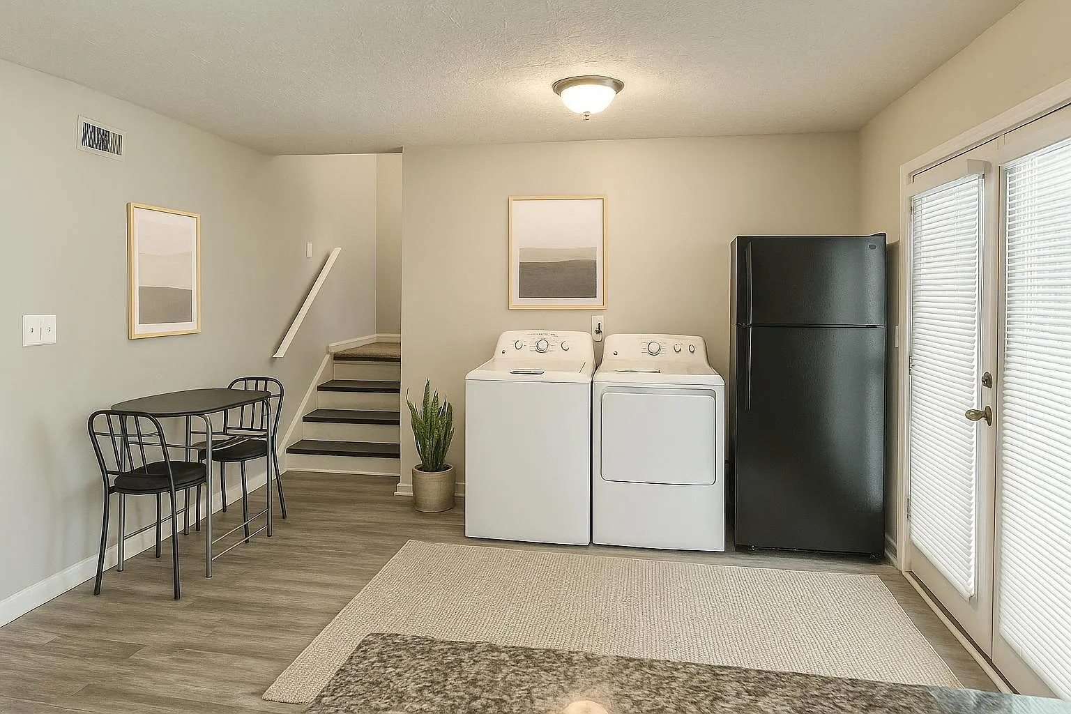 4 bed, 3.0 bath, 2100 sqft, $672 — Photo 3