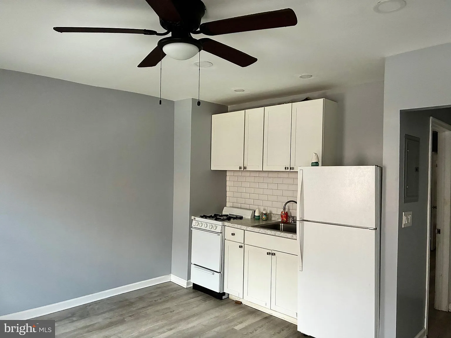 1 bed, 3840 sqft, $1,000 — Photo 4