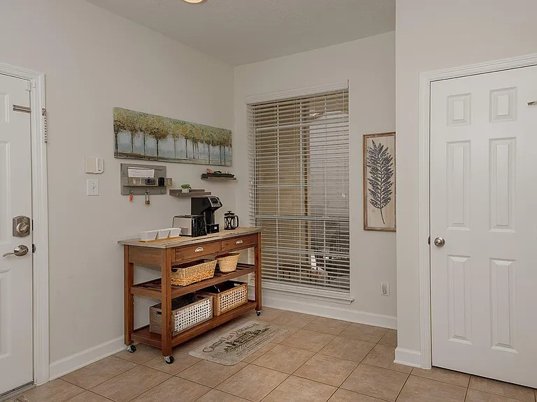 174 N Valley Oaks Cir — Photo 11