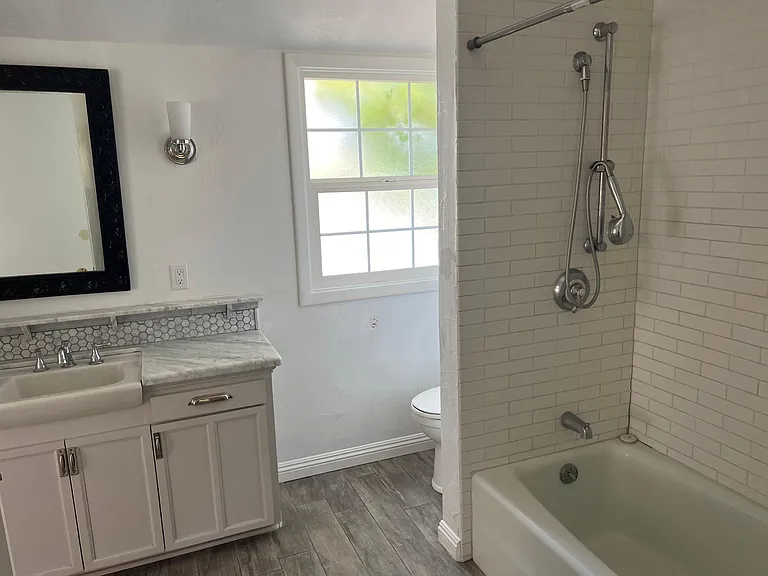 690 W B St — Photo 10