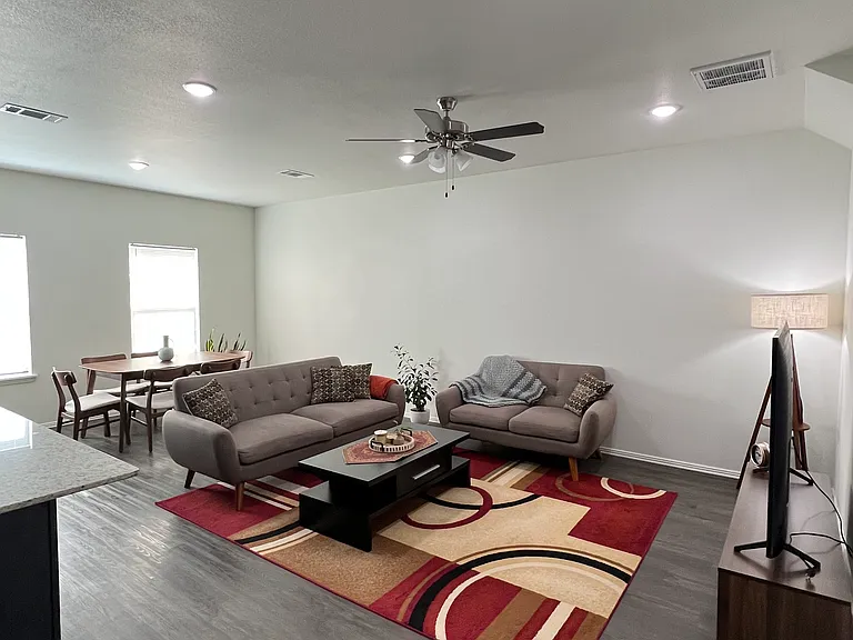1018 S Benchmark Ln #2 — Photo 3