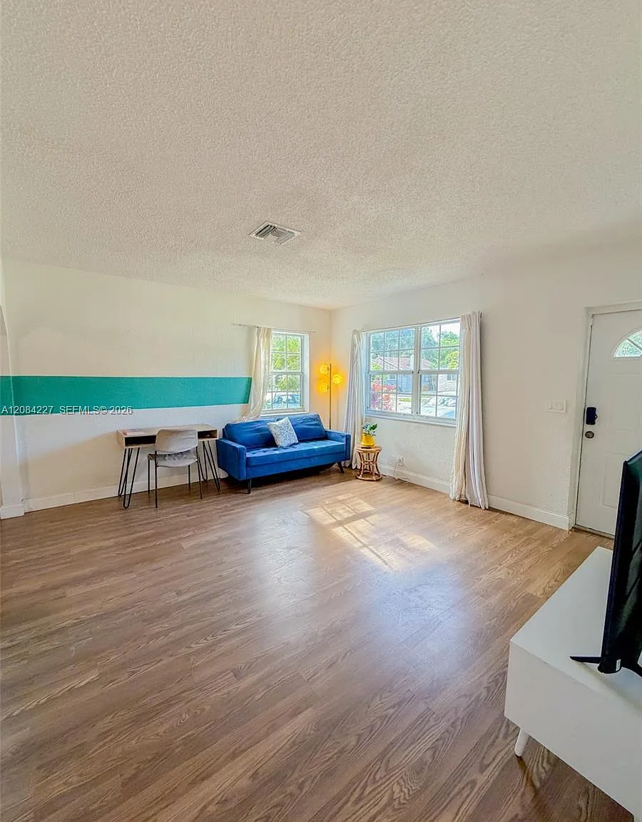 South Hollywood Amd Plat — Photo 4