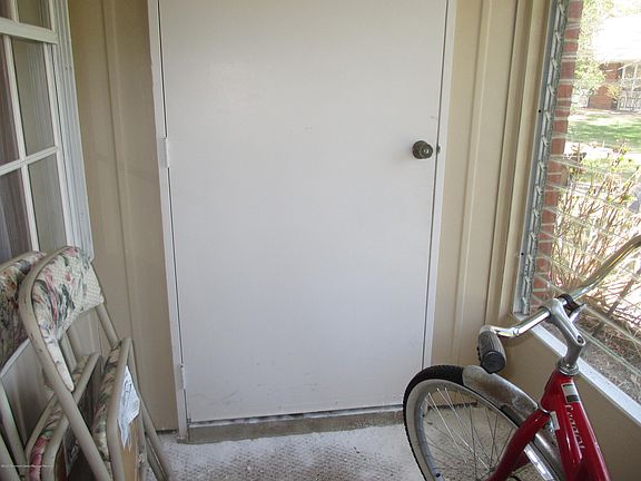 3rd image of 668C New Castle Ct