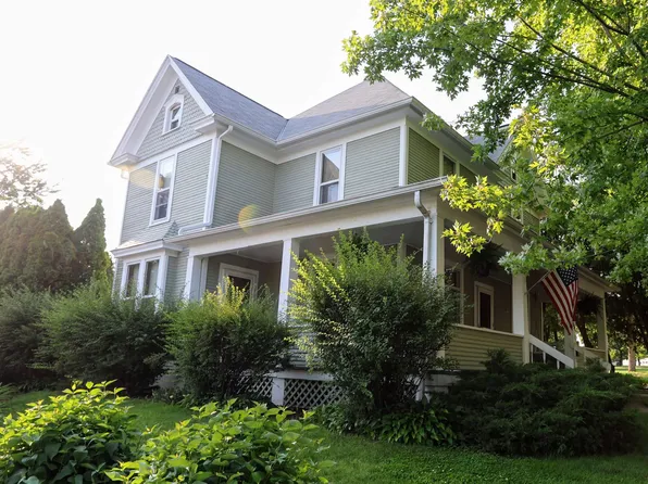 990 N 4th St, Platteville, WI 53818