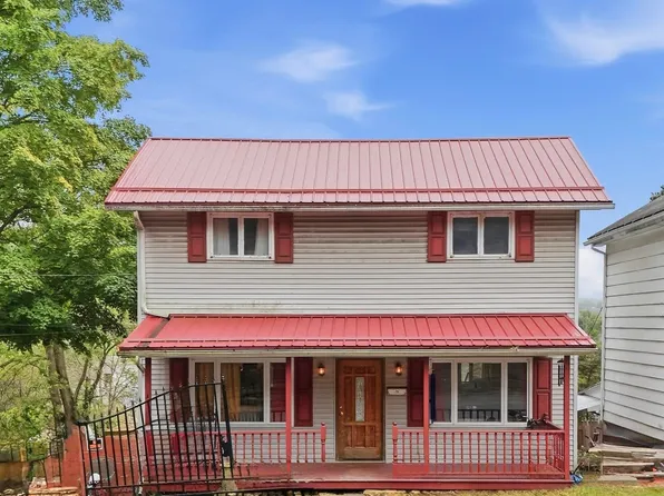 915 E Main St, Reynoldsville, PA 15851