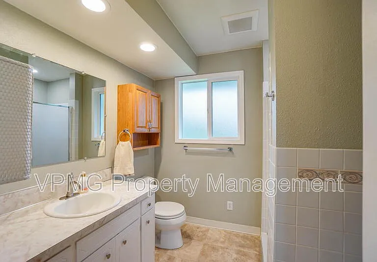 2218 E 18th St #A — Photo 19
