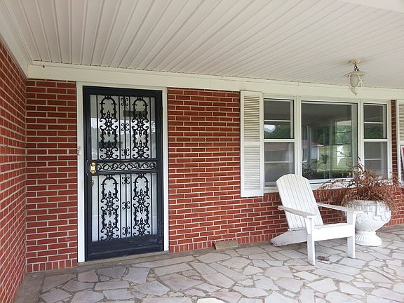 Front Porch/Entrance